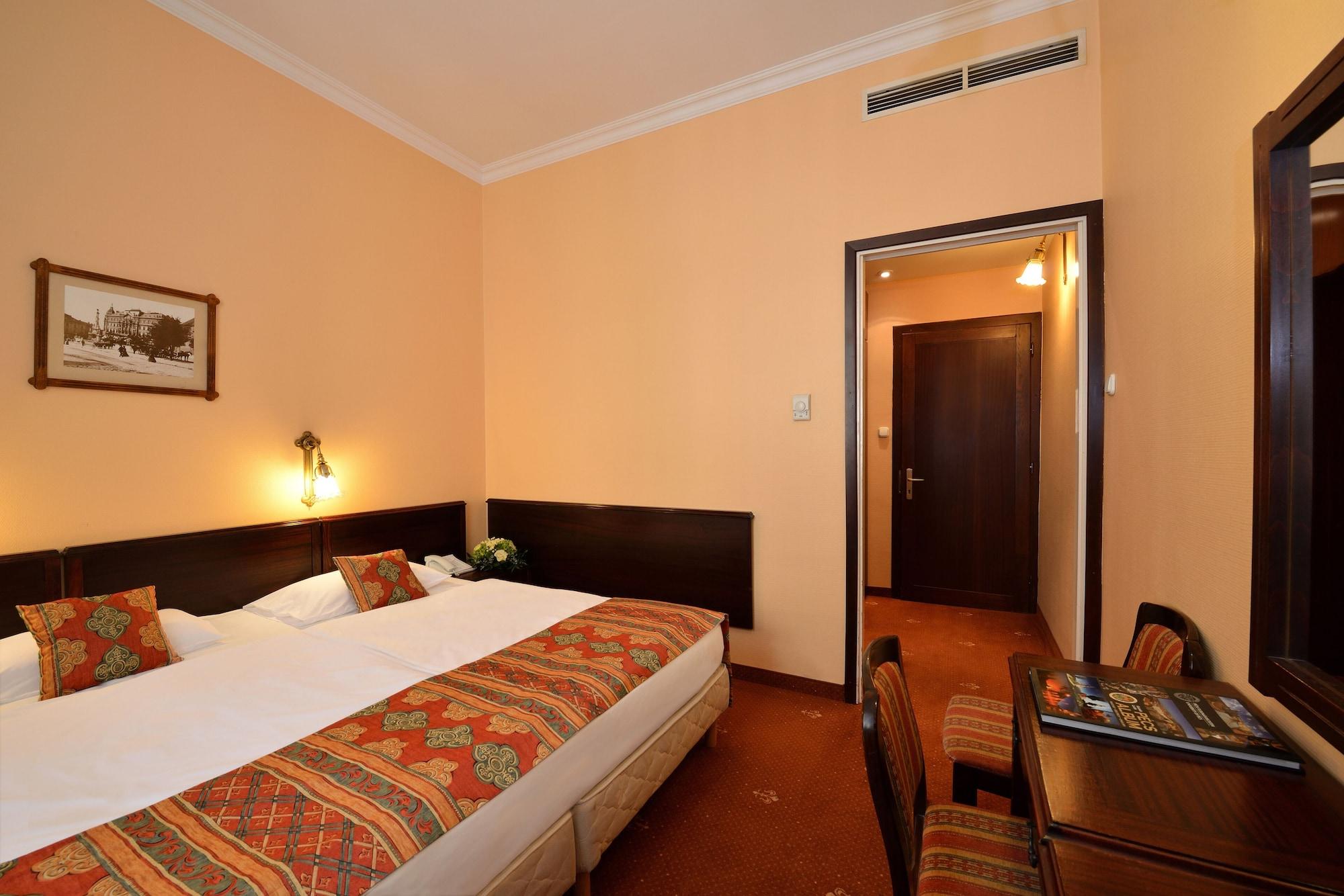 Palatinus Grand Hotel بيتْش المظهر الخارجي الصورة